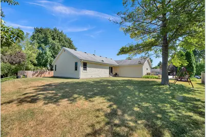 8820 W Travis Ln, Franklin, WI 53132 - Photo 11