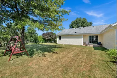 8820 W Travis Ln, Franklin, WI 53132 - Photo 9