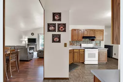 8820 W Travis Ln, Franklin, WI 53132 - Photo 33