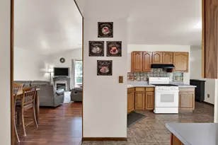 8820 W Travis Ln, Franklin, WI 53132 - Photo 33