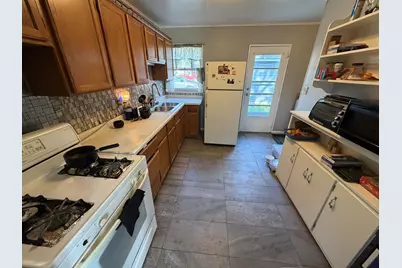 6525 W Ohio Ct, Milwaukee, WI 53219 - Photo 7