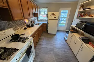 6525 W Ohio Ct, Milwaukee, WI 53219 - Photo 7