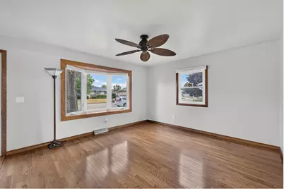2710  Concord Dr, Racine, WI 53403 - Photo 5