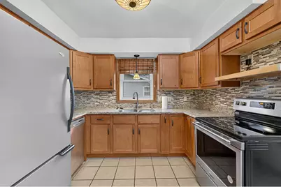 2710  Concord Dr, Racine, WI 53403 - Photo 7