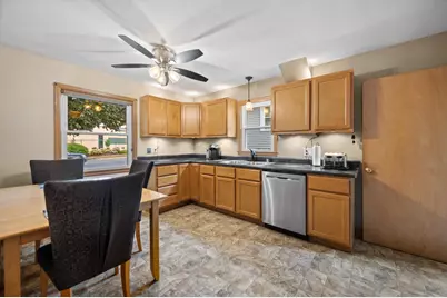 1735 S 92nd St, West Allis, WI 53214 - Photo 7