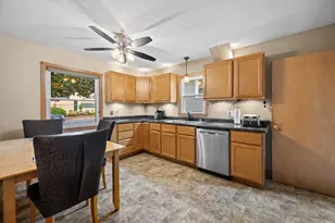 1735 S 92nd St, West Allis, WI 53214 - Photo 7