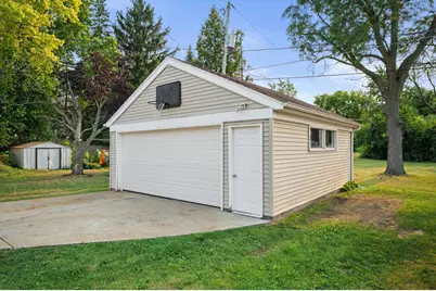 1735 S 92nd St, West Allis, WI 53214 - Photo 25