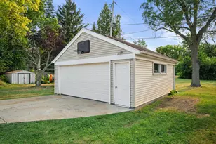 1735 S 92nd St, West Allis, WI 53214 - Photo 25