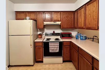 385  Lexington Ct #A, Pewaukee, WI 53072 - Photo 7