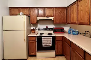 385 Lexington Ct, Pewaukee, WI 53072 - Photo 7