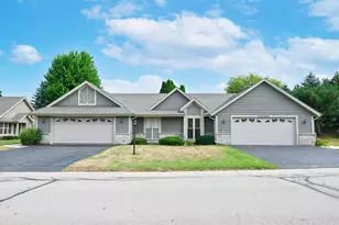 N24W24000 Brandon Oaks Dr, Pewaukee, WI 53072 - Photo 23