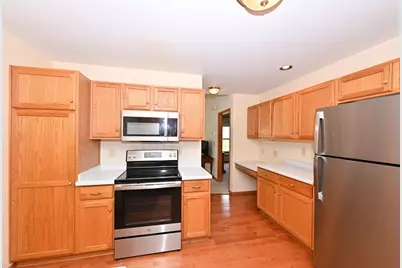 N24W24000  Brandon Oaks Dr #A, Pewaukee, WI 53072 - Photo 7
