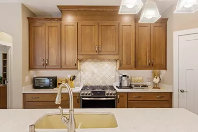 6219 S Delora Ct, New Berlin, WI 53151 - Photo 13