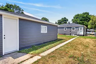 8127 W Glen Ave, Milwaukee, WI 53218 - Photo 35