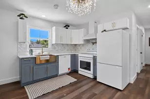 8127 W Glen Ave, Milwaukee, WI 53218 - Photo 9