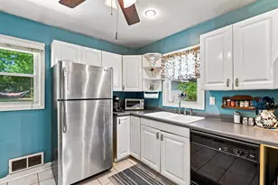 2714 Sunrise Rd, Racine, WI 53402 - Photo 9