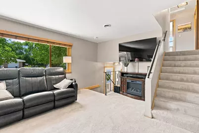 6712  Manchester Dr, Greendale, WI 53129 - Photo 7