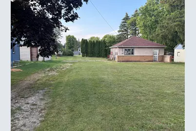 910  Fredonia Ave, Fredonia, WI 53021 - Photo 1