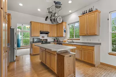 1614  Auburn Ct, Waukesha, WI 53189 - Photo 9