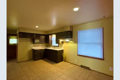 5713 N 96th St, Milwaukee, WI 53225 - Photo 5