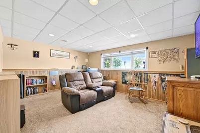 415  Sunny Hill Dr, Elkhorn, WI 53121 - Photo 17