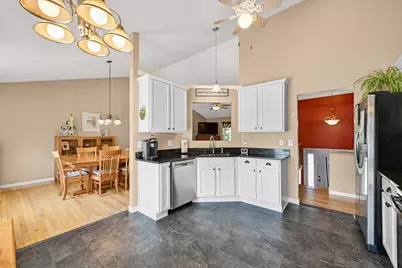 415  Sunny Hill Dr, Elkhorn, WI 53121 - Photo 9