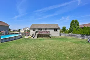 415 E Sunny Hill Dr, Elkhorn, WI 53121 - Photo 25