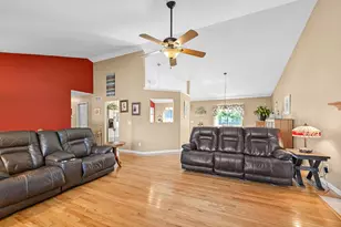 415 E Sunny Hill Dr, Elkhorn, WI 53121 - Photo 5