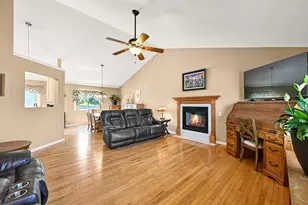 415 E Sunny Hill Dr, Elkhorn, WI 53121 - Photo 3