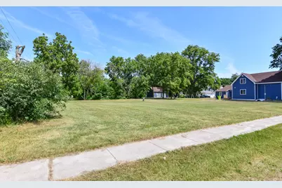 37  1st St, Darien, WI 53114 - Photo 3