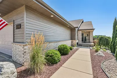 214  Bayfield Way, Lake Mills, WI 53551 - Photo 3