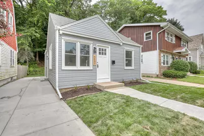 6633  Hillside Ln, Wauwatosa, WI 53213 - Photo 3