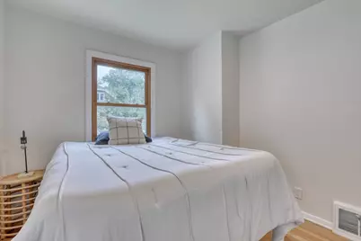 6633  Hillside Ln, Wauwatosa, WI 53213 - Photo 11