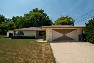 1210 18th Ave, South Milwaukee, WI 53172 - Photo 1
