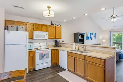 6080 S Crosswinds Dr #4, Cudahy, WI 53110 - Photo 3