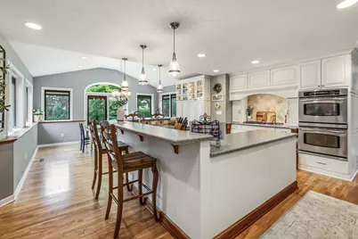 16725  Mary Cliff Ct, Brookfield, WI 53005 - Photo 3