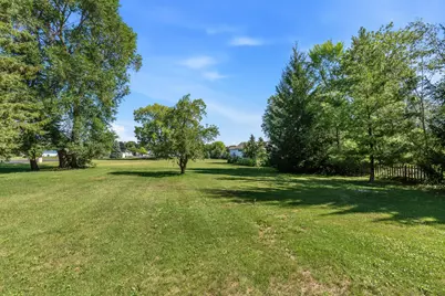 2320 E Sandy Acre Rd, West Bend, WI 53090 - Photo 21