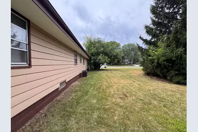 2330 S Brookside Pkwy, New Berlin, WI 53151 - Photo 25