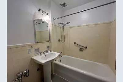 925 E Wells St #625, Milwaukee, WI 53202 - Photo 23