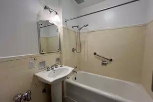 925 E Wells St, Milwaukee, WI 53202 - Photo 23
