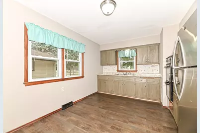 3746 S 92nd St, Milwaukee, WI 53228 - Photo 7