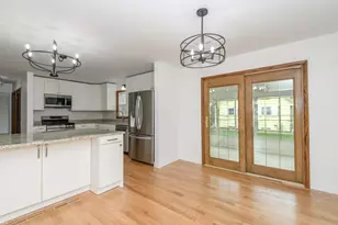 21300 Astolat Dr, Brookfield, WI 53045 - Photo 11