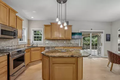 749  Prestwick Ct, Oconomowoc, WI 53066 - Photo 11