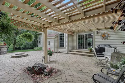 749  Prestwick Ct, Oconomowoc, WI 53066 - Photo 5