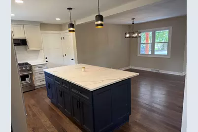 14120 W Howard Ave, New Berlin, WI 53151 - Photo 7