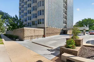 2525 S Shore Dr, Milwaukee, WI 53207 - Photo 31