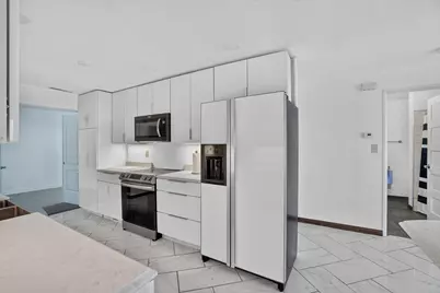 2525 S Shore Dr #25A, Milwaukee, WI 53207 - Photo 11