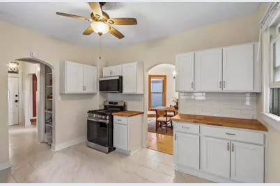 943 N 34th St, Milwaukee, WI 53208 - Photo 11