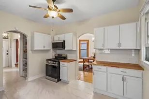 943 N 34th St, Milwaukee, WI 53208 - Photo 11