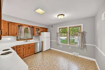 3279 S Adams Ave, Milwaukee, WI 53207 - Photo 9